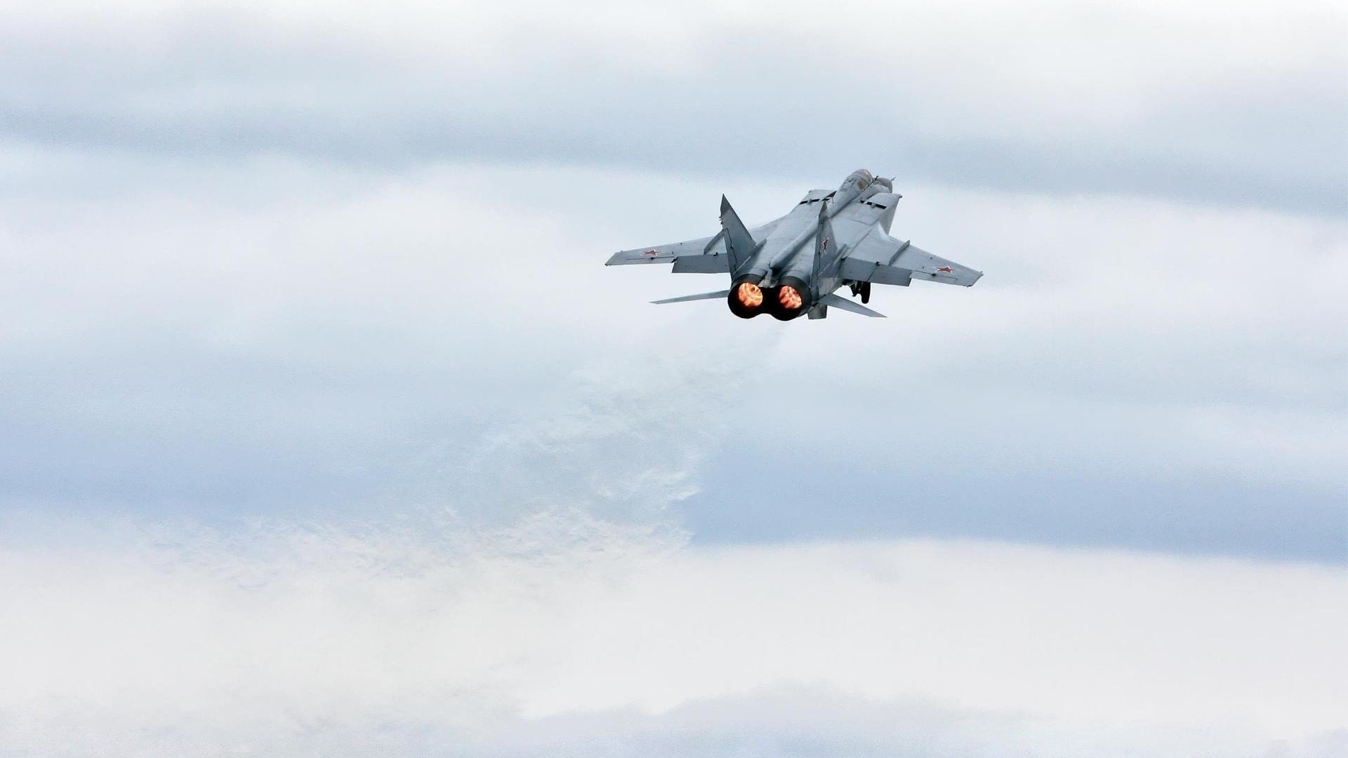 爱游戏官网-世界杯预选赛国足迎战 数据表现稳步提升，世界杯预选赛国足出线形势